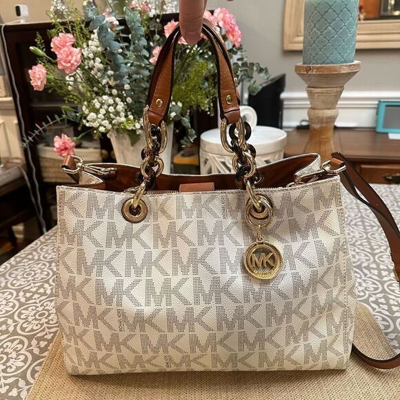 Michael Kors Cynthia MK‎ Monogram Leather & PVC Convertible Satchel NEW Medium - Picture 1 of 11
